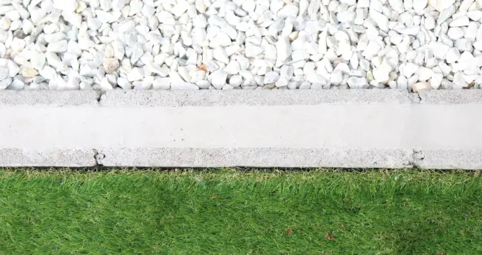 砂利敷き、芝生張り